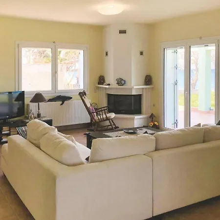 בית נופש Four Bedroom Holiday In *