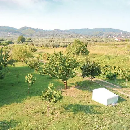 Four Bedroom Holiday In בית נופש