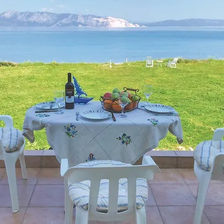 Four Bedroom Holiday In בית נופש