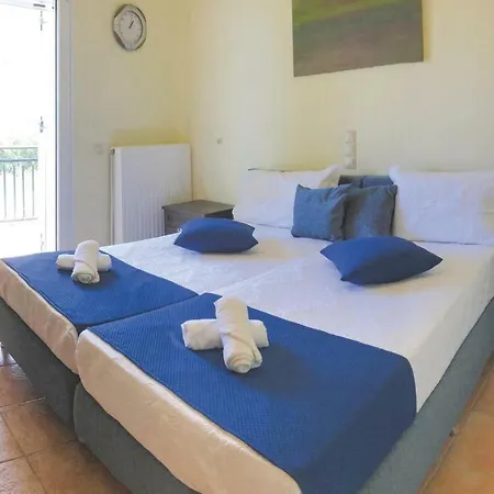 בית נופש Four Bedroom Holiday In